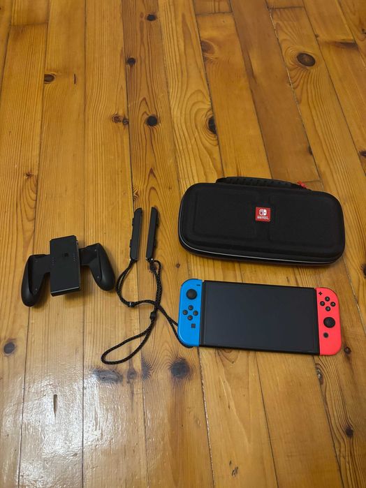 NINTENDO SWITCH OLED - Пълен комплект с калъф