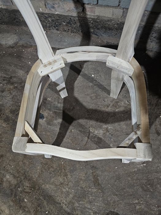 Uy va tashkilot ofislari uchun stul karkazlari sotiladi