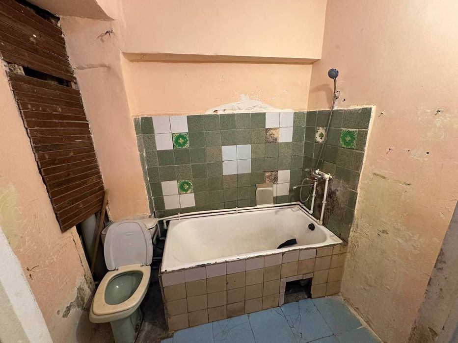 Продается 2/4/4 бывшее общежитие Боткина