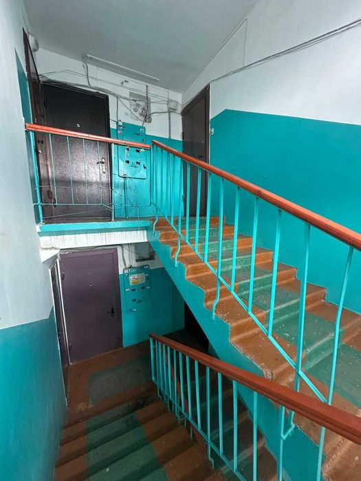 Продаётся 2-комнатная 103-серии. КАЛДАЯКОВА - №45 гиназия. Этаж: 5/5