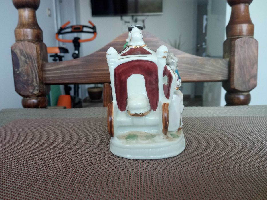 Каляска.Порцелан.