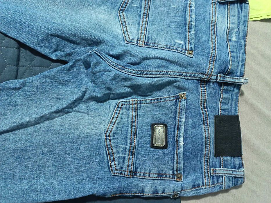 Дънки, носени в много добро състояние