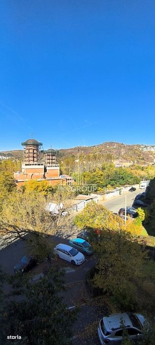 Apartament 3 camere de vanzare Brates