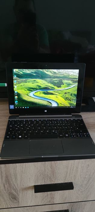 Mini laptop tip tableta