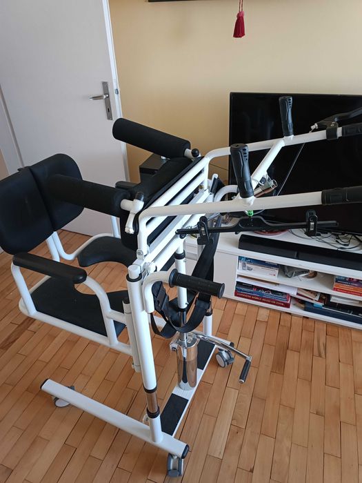 Стол за повдигане с хидравлика и преместване на инвалиди