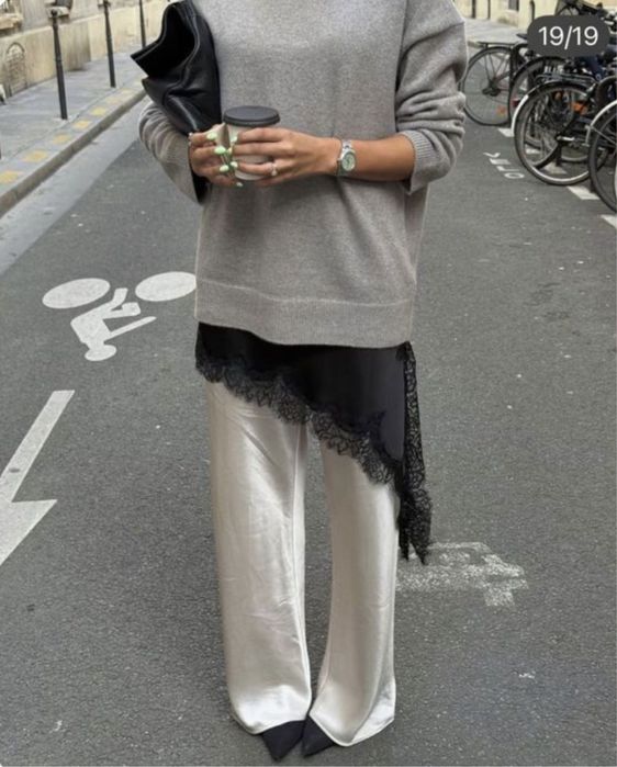 Атласная юбка в черном цвете