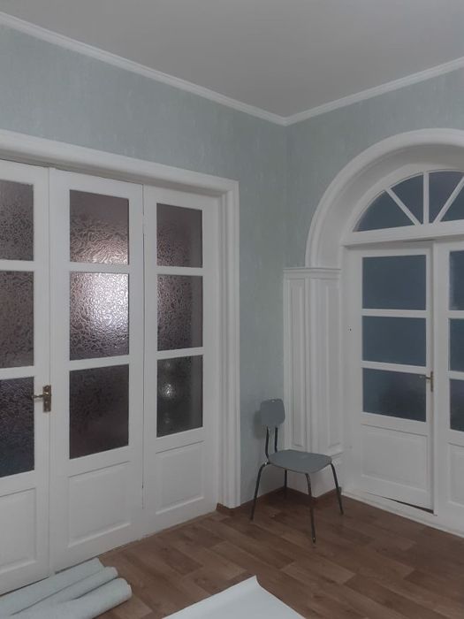 Клеим обои, галтели..