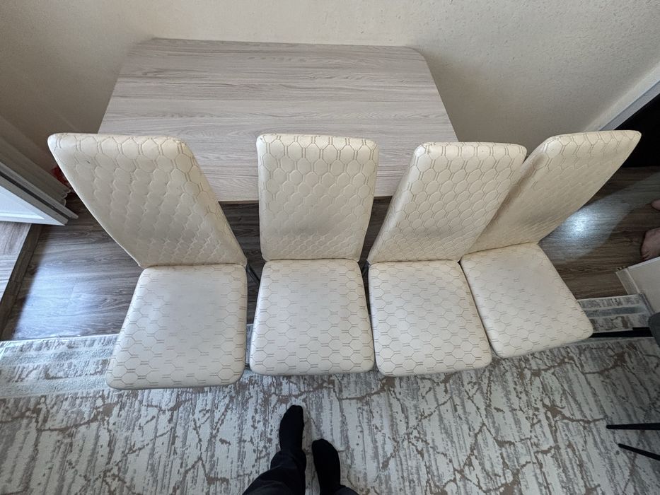 Кухонный стол со стульями