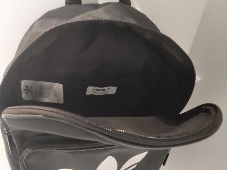 Голяма оригинална раница Адидас оригинал - и за мъже и за дами