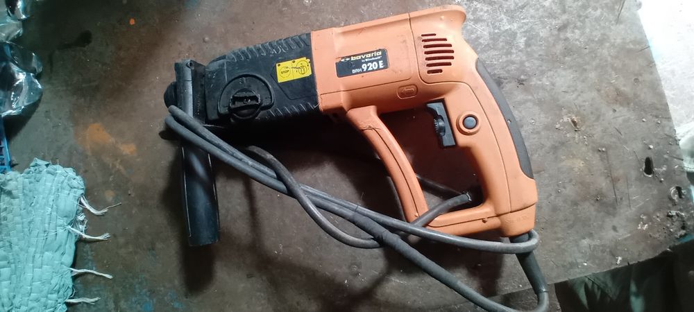 Pomană .Bormașină și rotopercutor.