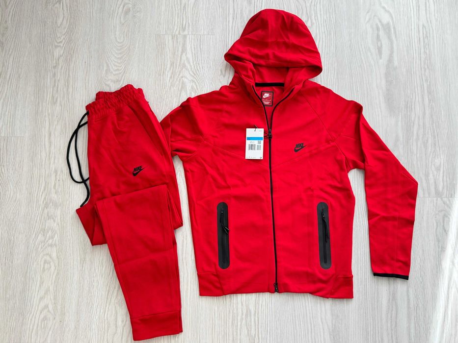 Trening Nike TECH Fleece Rosu 2024 - Model Unisex Premium Bumbac