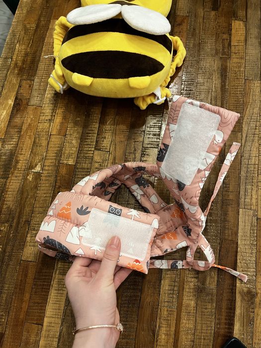 Set Protecție Complet Bebeluși: Rucsac Albinuță + Cască Soft