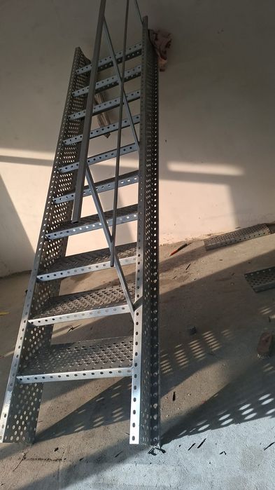 Firma noastră realizează SCARI METALICE Interioare si Exterioare la comandă !

PROIECTARE - EXECUȚIE SI MONTAJ in toata țara !

SCARI cu trepte lemn f
