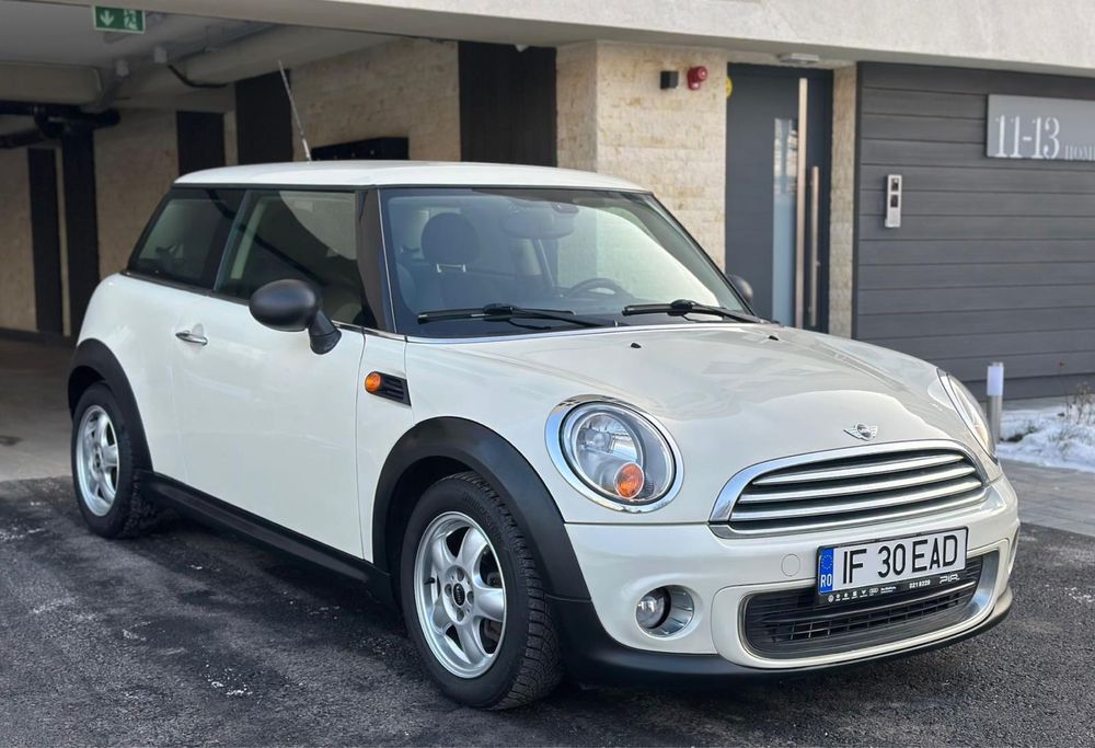 Mini Cooper One 2011 1.6 L benzina automat km reali stare impecabila