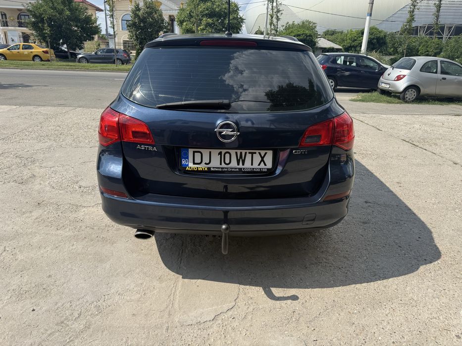 Opel Astra J 2011, 2.0CDTI 160 cp