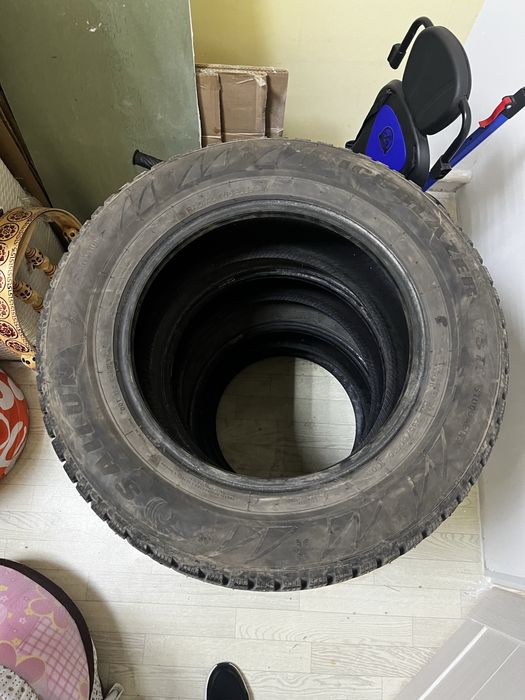 Зимние шины 235/60/16.