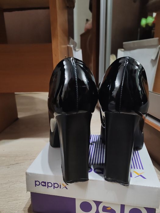 Продам лакированые туфли ботильоны 38р