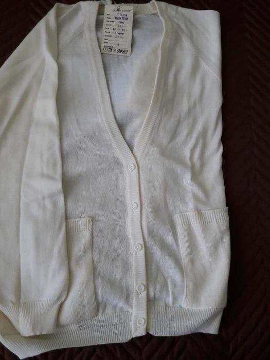 Продавам вълнени елечета и пуловери