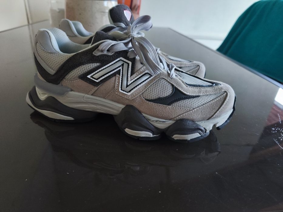 Adidasi New Balance 9060