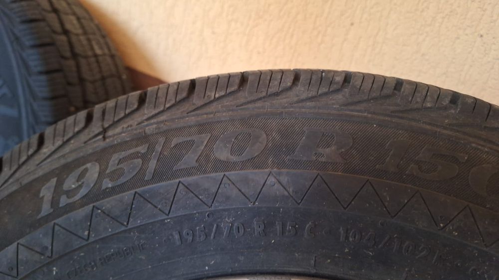 Vând Anvelope cu Jante 195/70/15 C