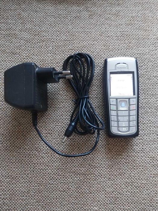 Nokia  6230 telefon mobil cu incarcator Functional se poate vorbi la el