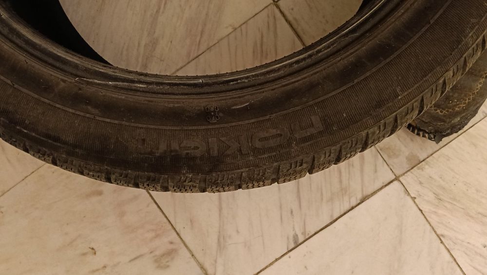 Продавам зимни гуми nokian 245/45/18 2018 g dot