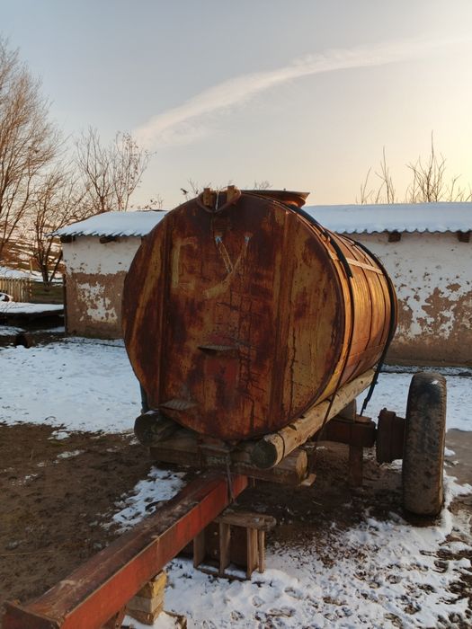 Водовоз 3тонна на ходу.