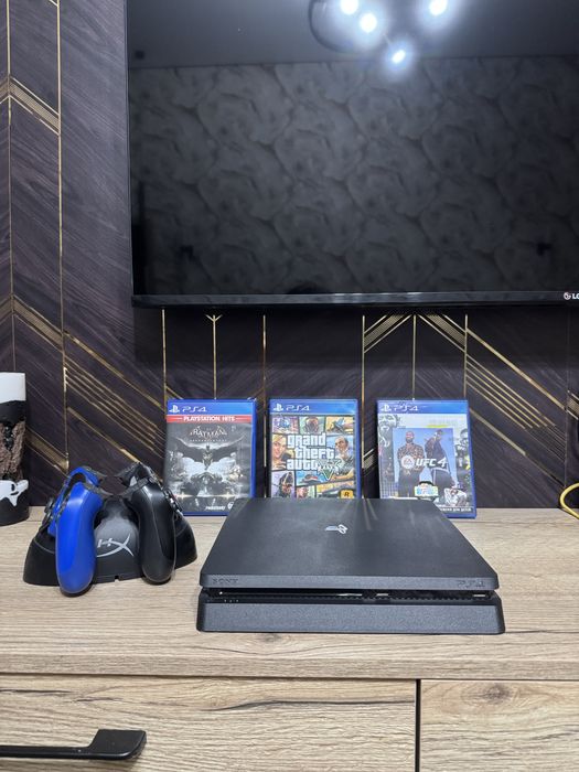 PS4 Slim в отличном состоянии