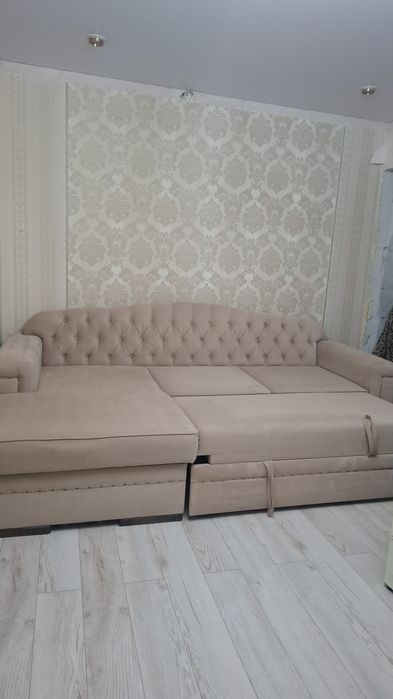 Продам срочно диван!В отличном состоянии.