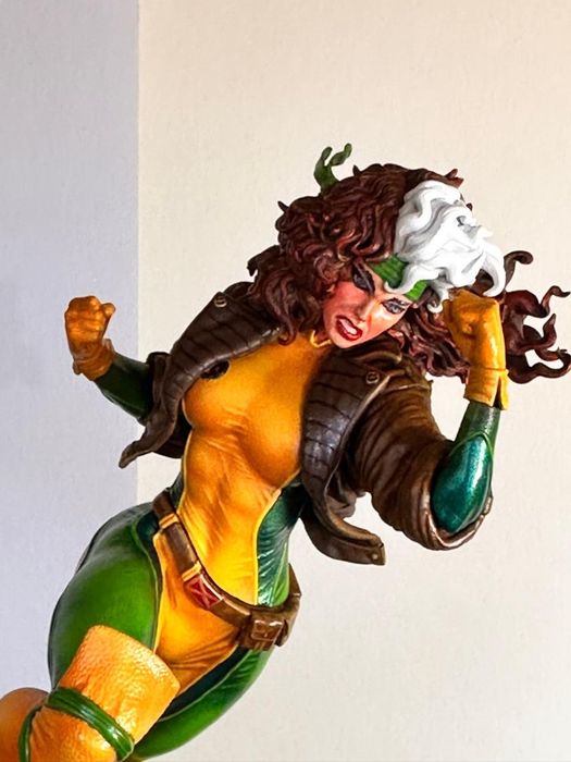 Диорама X- Men: Gambit and Rogue