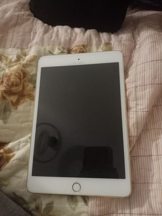 Продам iPad mini 4
