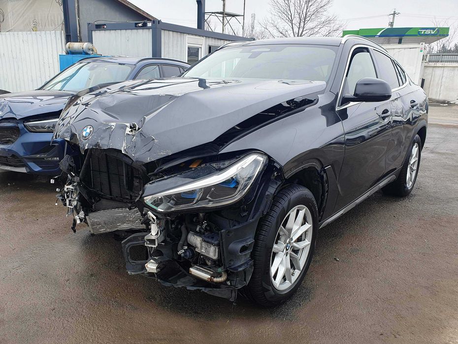 BMW X6. 4.0i, XDrive, Hibryd, fabricatie 2022 inmatriculat RO avariat