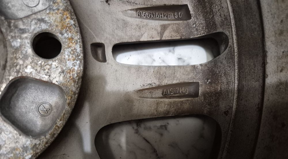 Комплект зимни Bridgestone Blizzak LM005 R16 с джанти VW