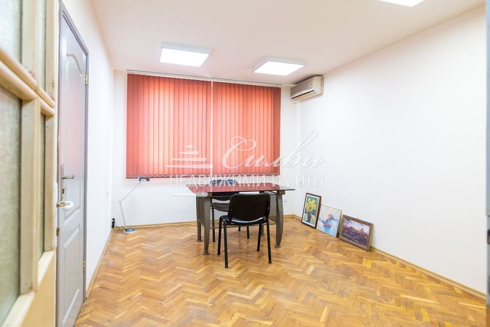 Дава се под наем Офис в Шумен, Център - 102 кв.м за 612 € - Снимка #3