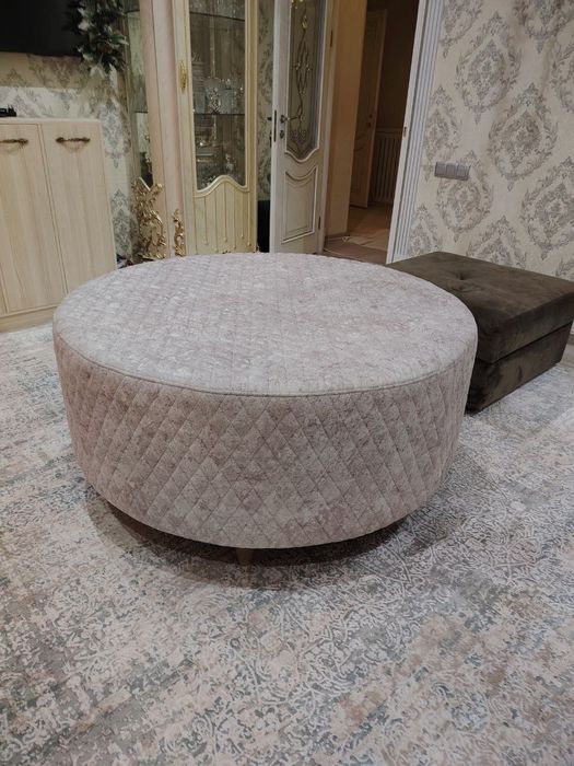 Стол,банкетка или пуф