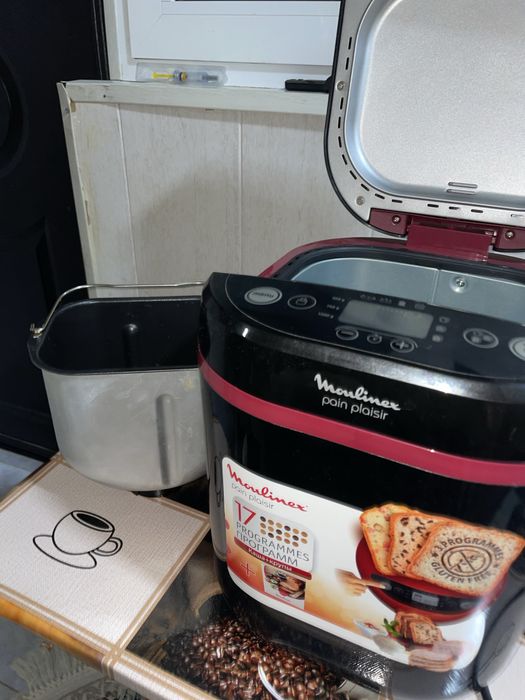 Хлебопечка Moulinex , с гарантией и книгой рецептов