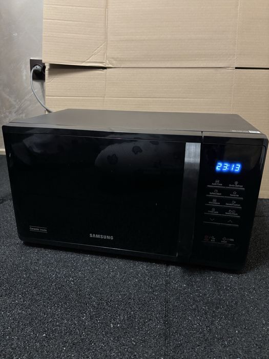 Cuptor microunde Samsung 23L 800w