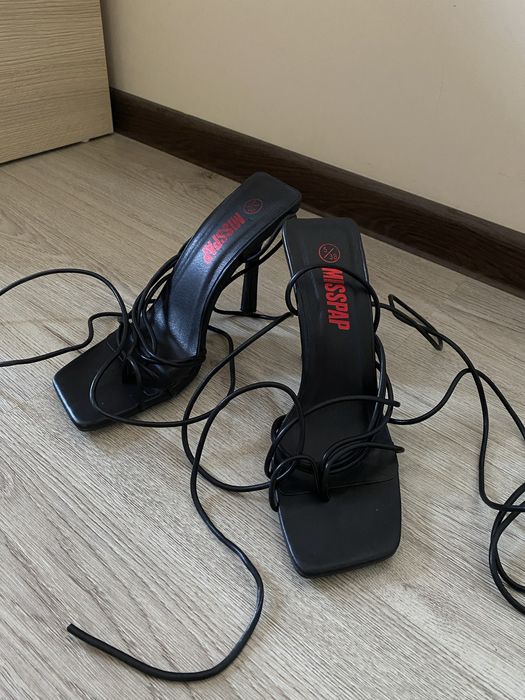 Сандали с каишка