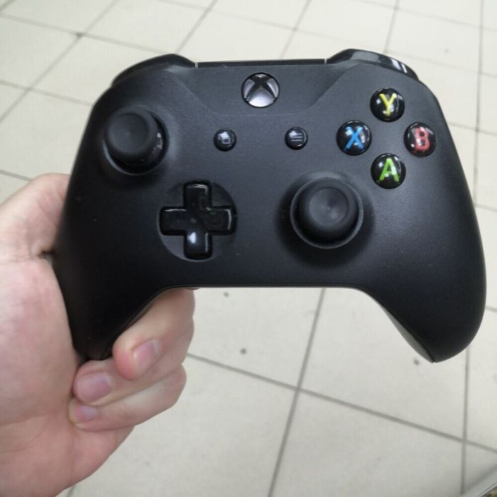 Xbox one 500gb  в идеальном состоянии