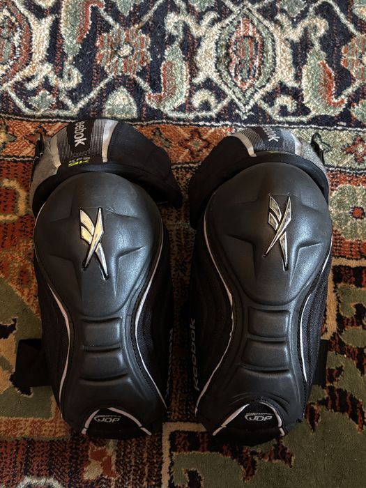 продам форму хоккейную