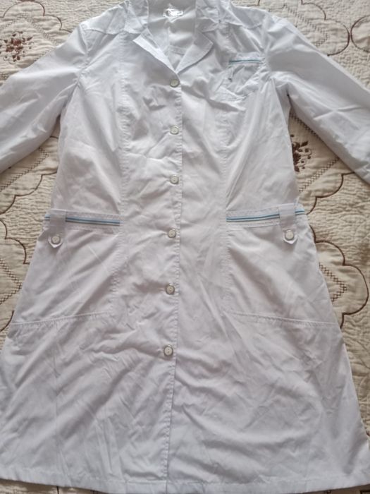 Продам халат медицинские  размер 46 новые