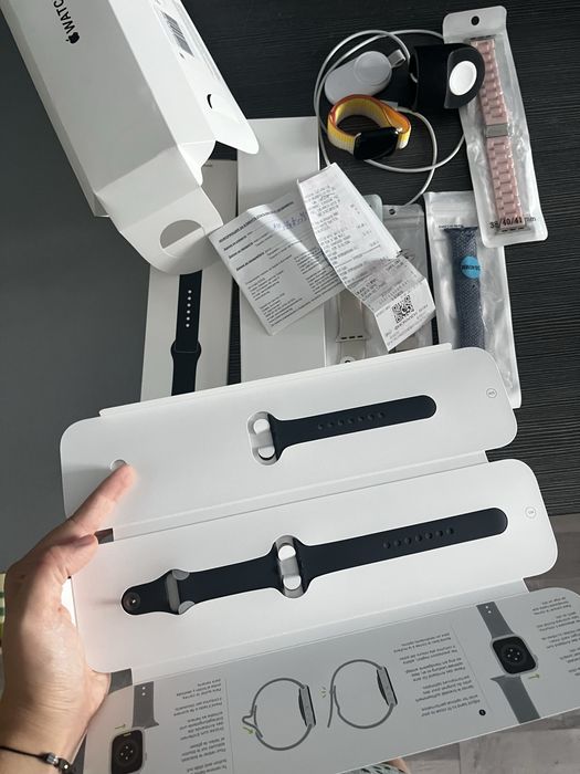 Apple Watch SE 40mm – отлично състояние + 6 каишки + кутия