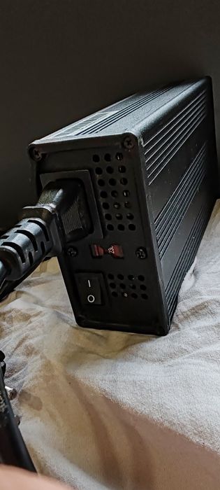 Продавам зарядно 24V за AGM акумулатори