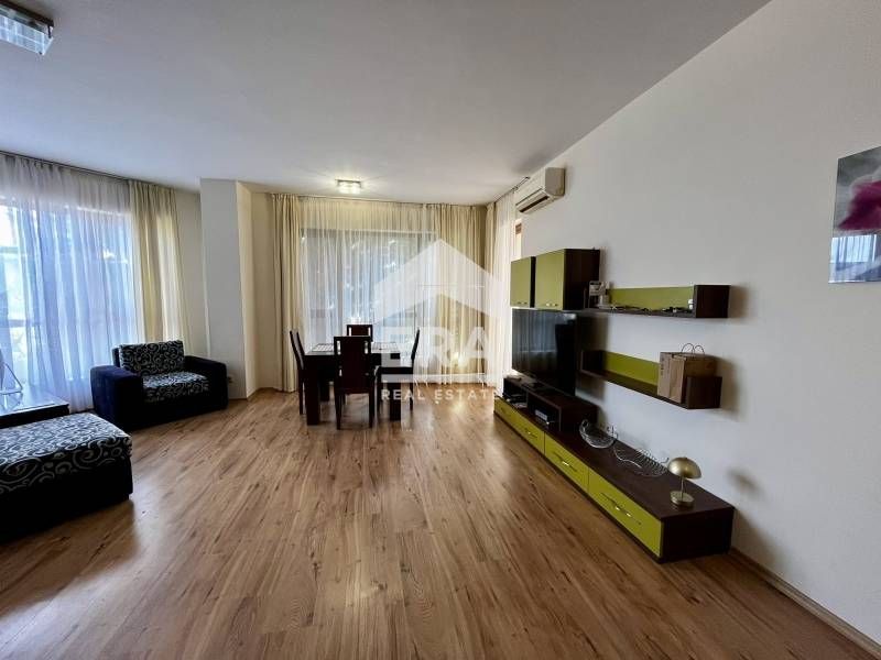 Двустаен, обзаведен, югоизточен апартамент за продажба, с морска панор