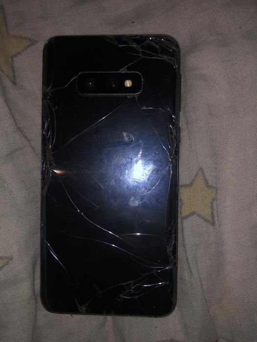 Samsung s10e продам