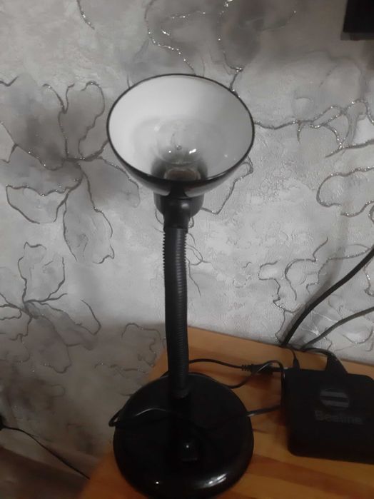 Продам светильник настольный