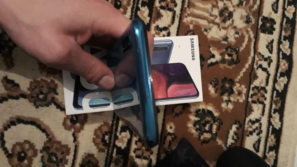 Телефон Самсунг А50 срочна