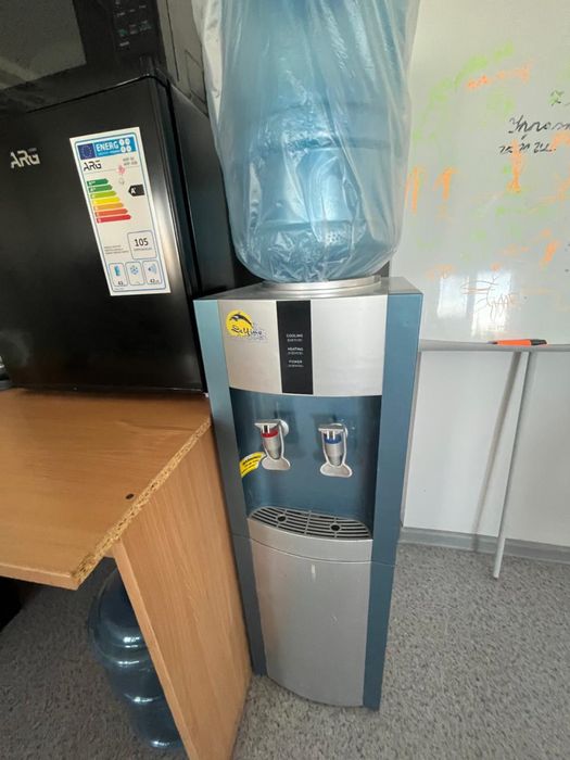 Офисная мебель, шкаф, столы, стулья