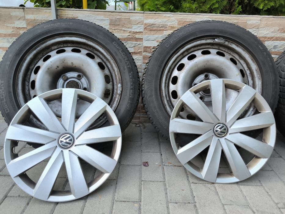 Vând set 4 cauciucuri + anvelope iarnă uzate VW Passat 
Vând set compl