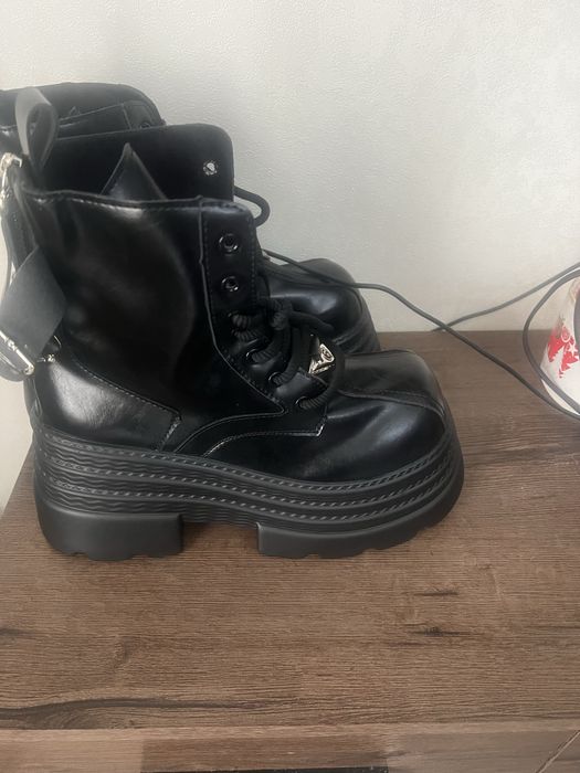 Продам ботинки 39 размера